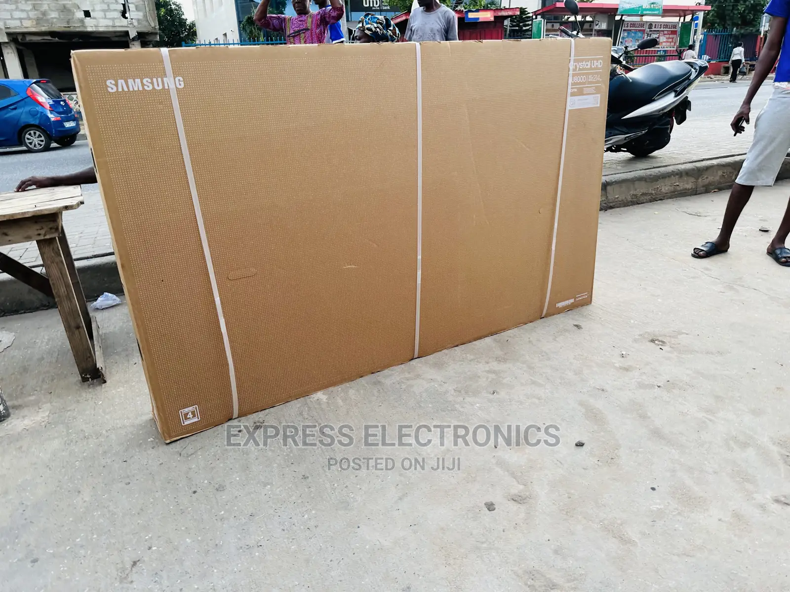 Crisp and Vivid Pictures UHD Samsung 85”Bu8000 Tv