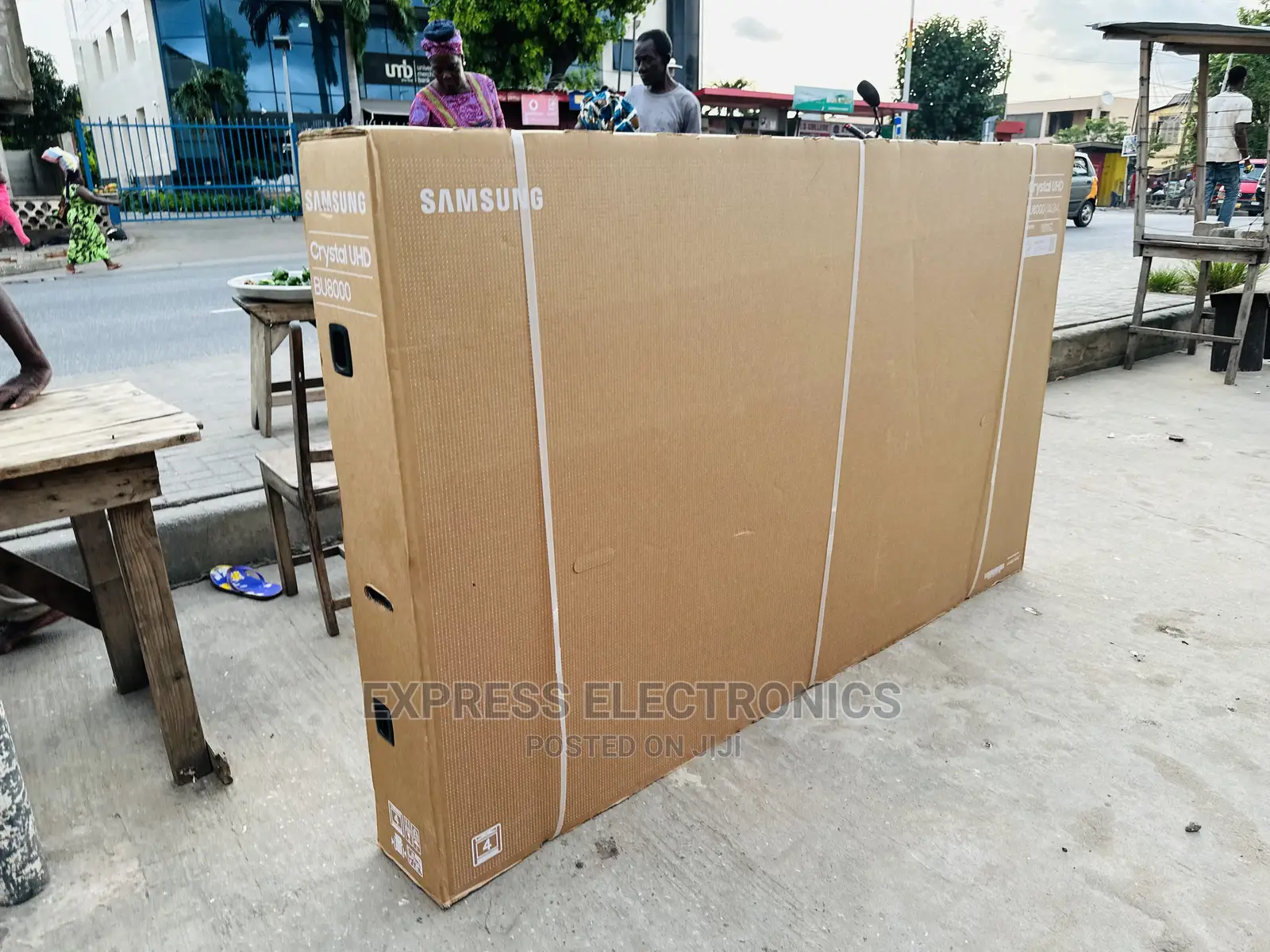 Realistic Shades and Hues UHD Smart 85”Bu8000 Tv