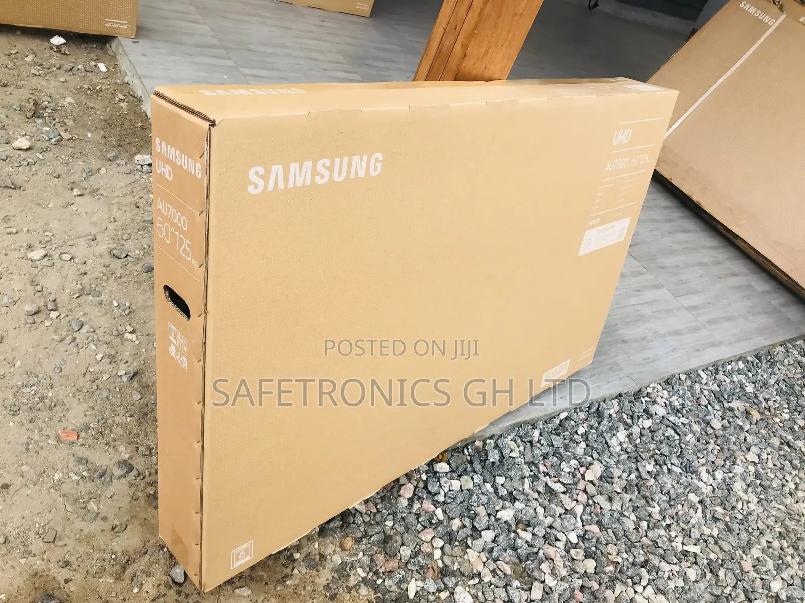 Stay Entertained With Samsung 50” LED Au70 Tv