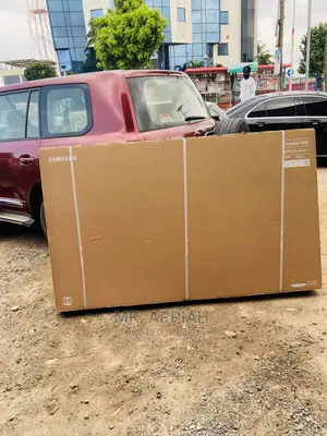Never a Dull Moment With 85”Samsung Tv (85bu8000) 