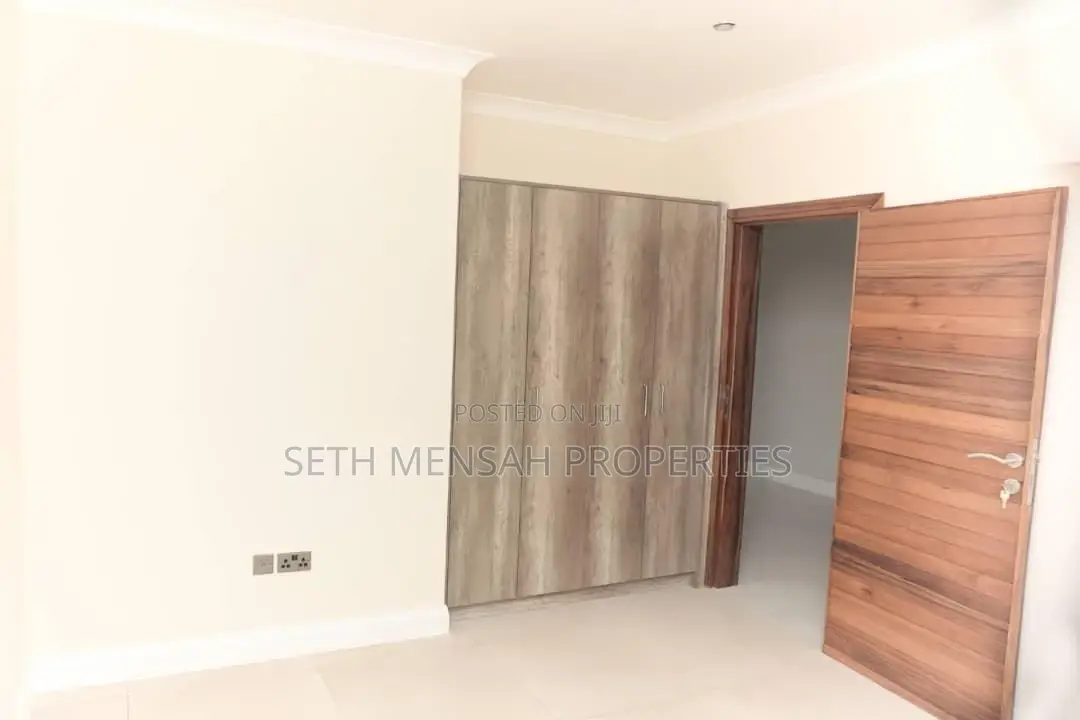 3bdrm Bungalow in Adjiriganor for Sale