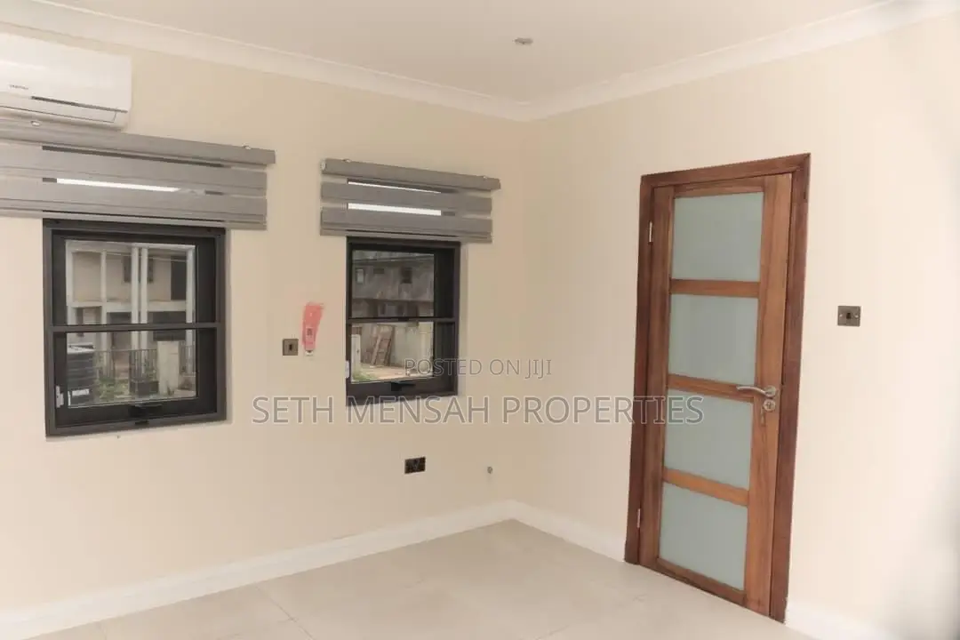 3bdrm Bungalow in Adjiriganor for Sale