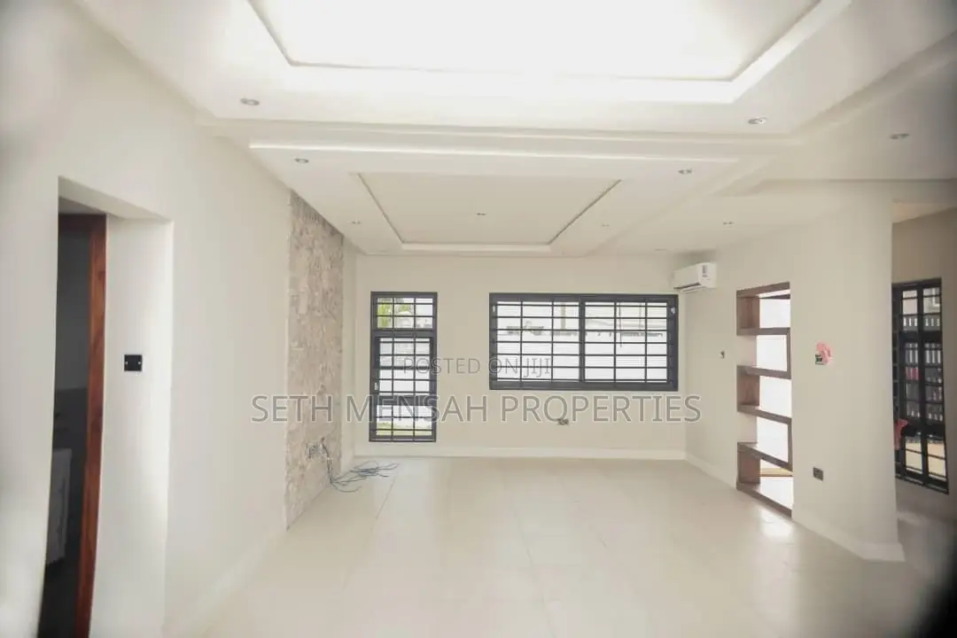3bdrm Bungalow in Adjiriganor for Sale
