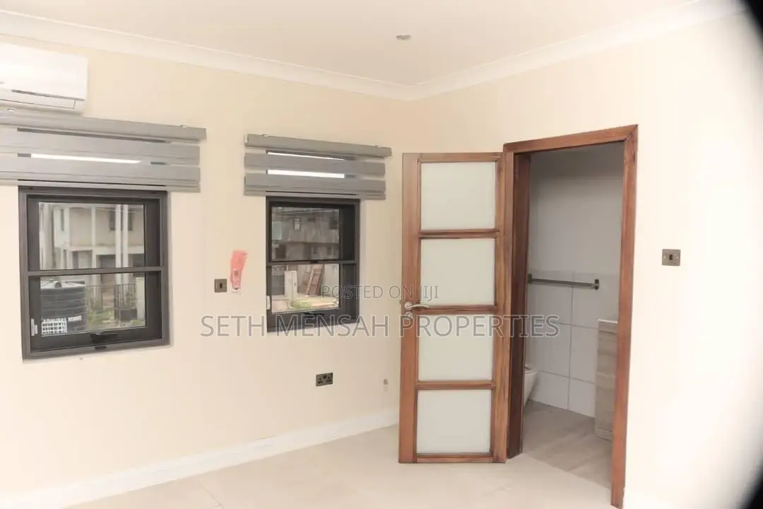 3bdrm Bungalow in Adjiriganor for Sale