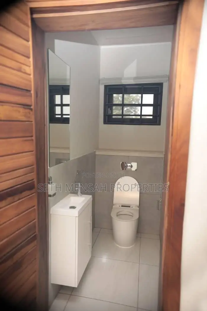 3bdrm Bungalow in Adjiriganor for Sale