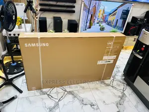 100%Uhd Display Samsung 65”Au7000