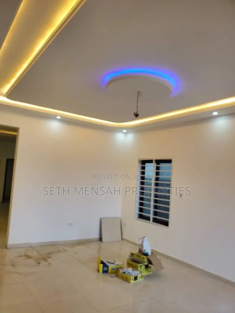 5bdrm Bungalow in Ashaley Botwe for Sale