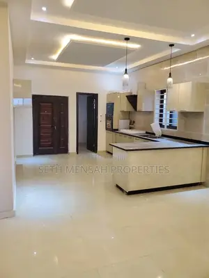 5bdrm Bungalow in Ashaley Botwe for Sale