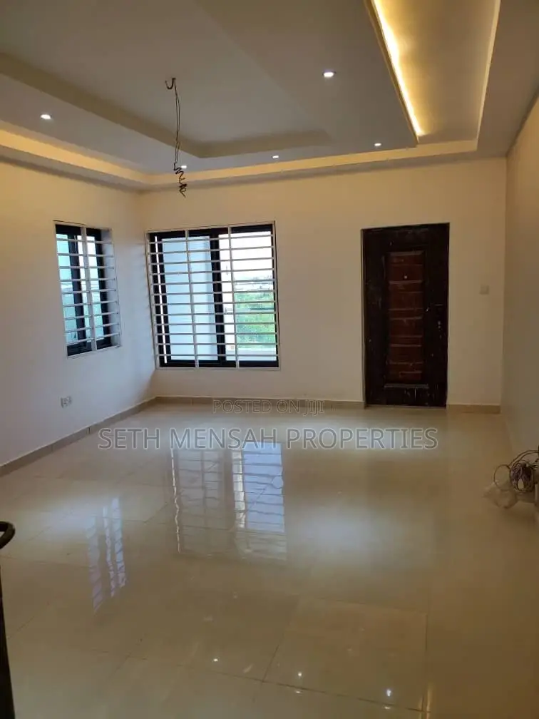 5bdrm Bungalow in Ashaley Botwe for Sale