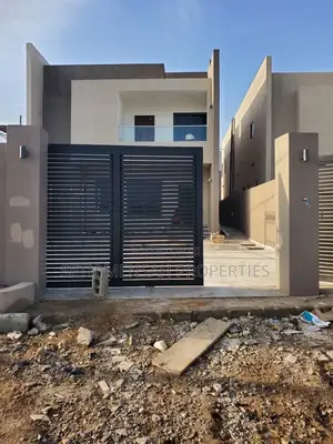 5bdrm Bungalow in Ashaley Botwe for Sale