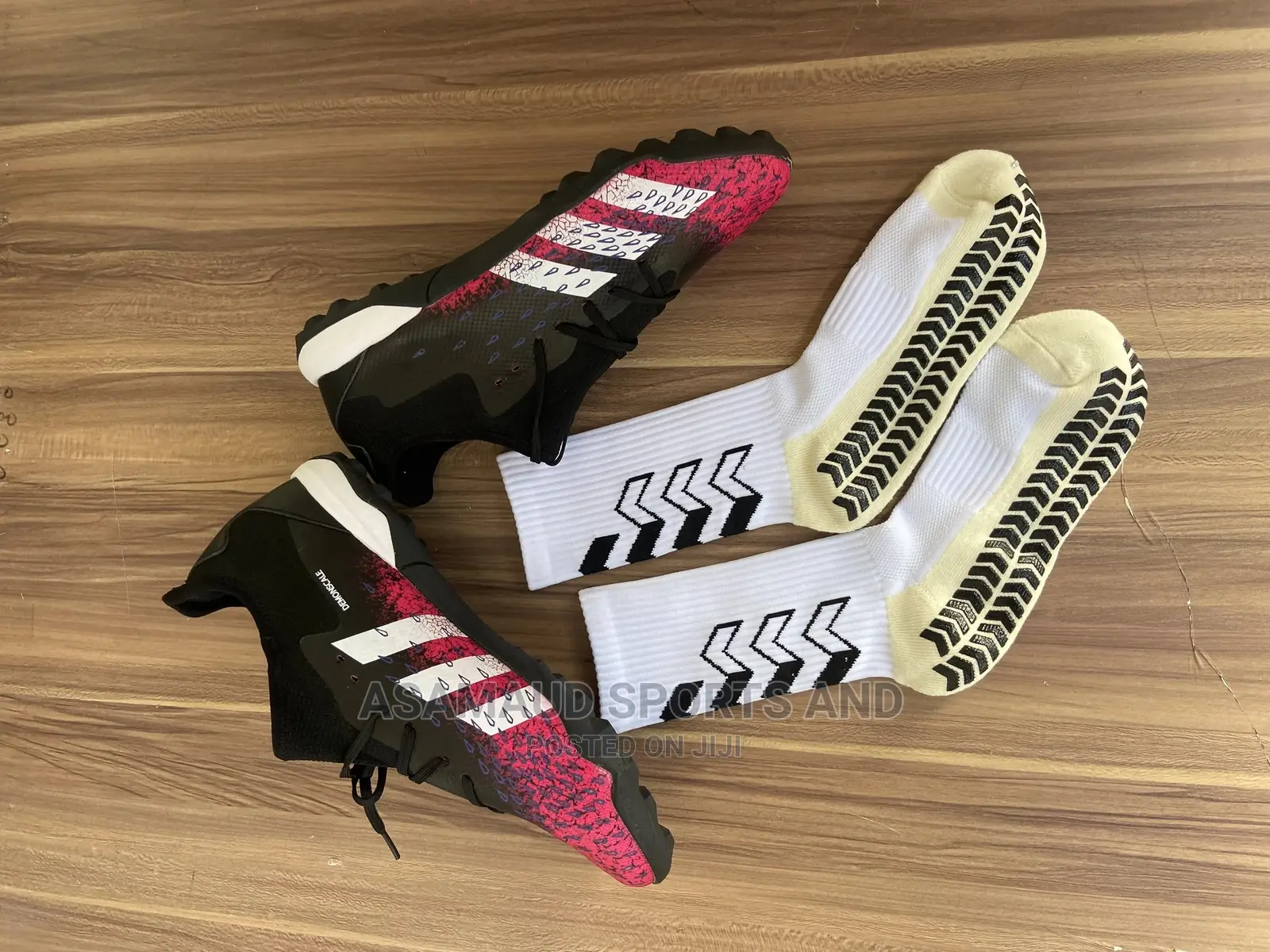 Original Training Gym Boot With Grip Socks at Cool Price