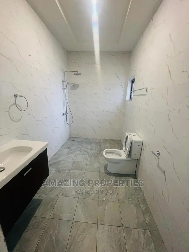 Corporate Office House With Boys Quarter