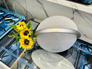 Bass Blast  Radiation Onyx 8 Studio Speaker