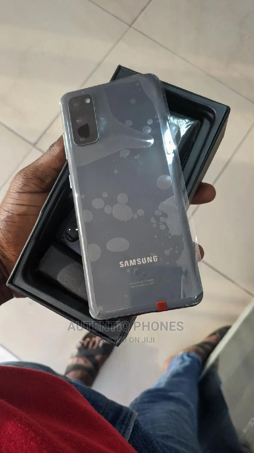 New Samsung Galaxy S20 128 GB Gray