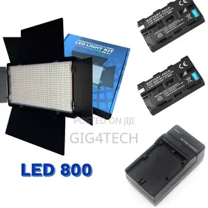Led 800 Camera Light With Battery and Tripod