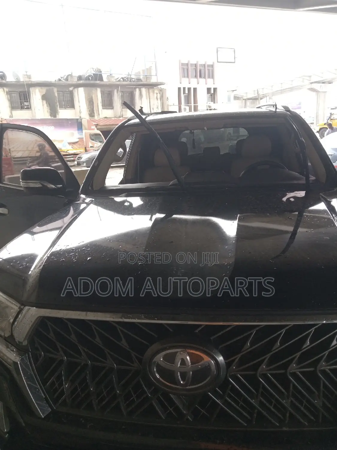 Toyota Land Cruiser V8 Windscreen