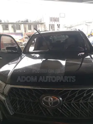Toyota Land Cruiser V8 Windscreen