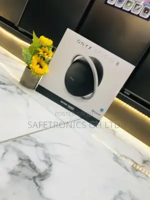 Onyx Studio 8 Bluetooth Speaker - Black Harman Kardon 