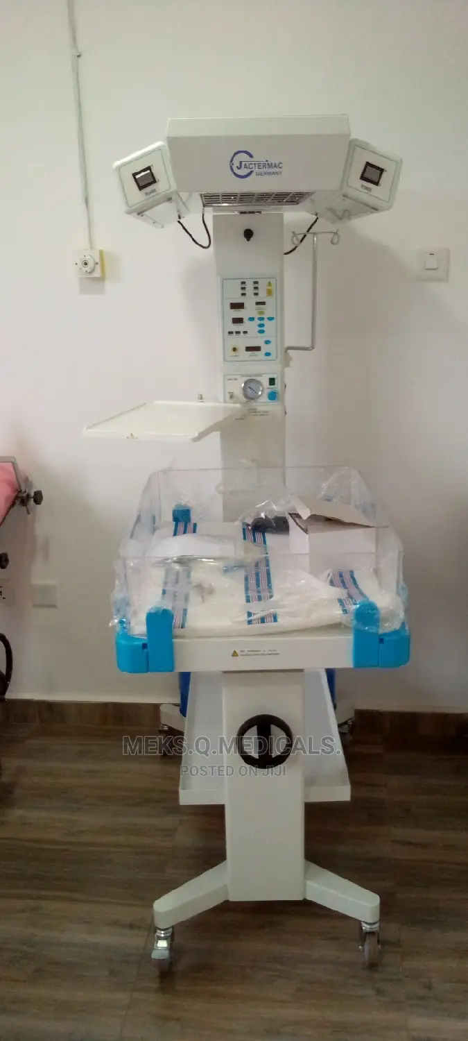 Radiant Warmer With Phototherapy Lights