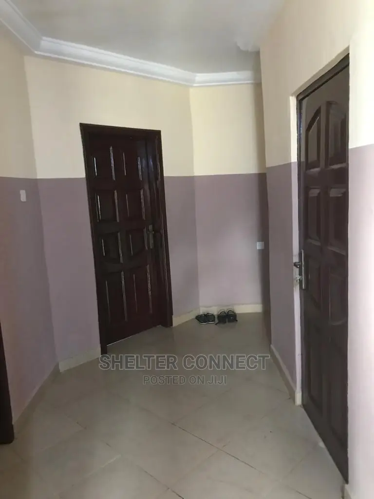 5bdrm Duplex in Adenta for sale