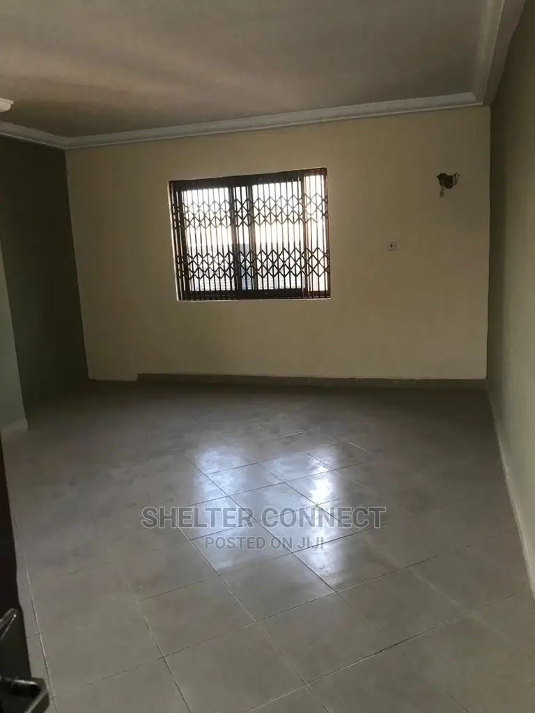 5bdrm Duplex in Adenta for sale