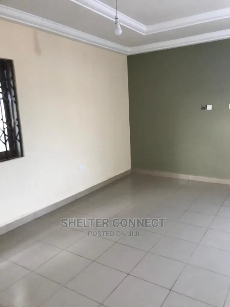 5bdrm Duplex in Adenta for sale