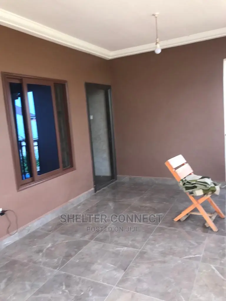 5bdrm Duplex in Adenta for sale