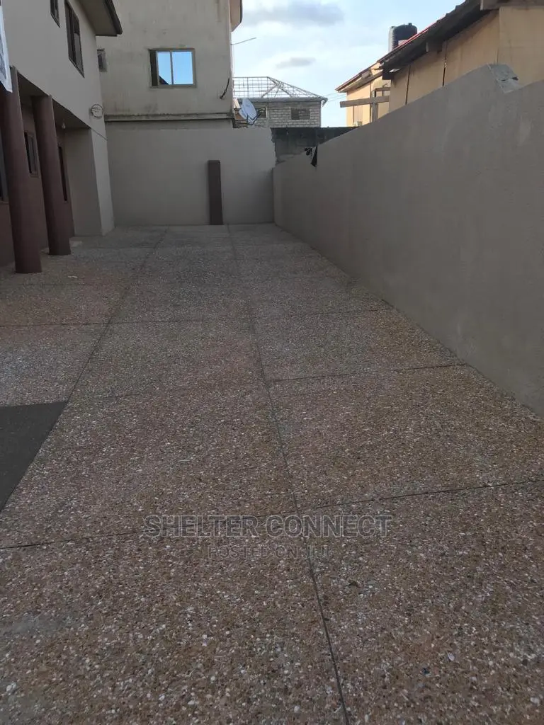 5bdrm Duplex in Adenta for sale