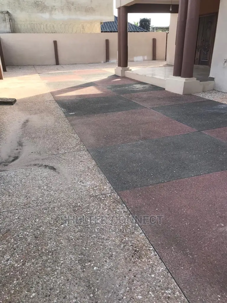 5bdrm Duplex in Adenta for sale