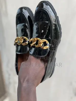 Black Mirror Shoe With Chain