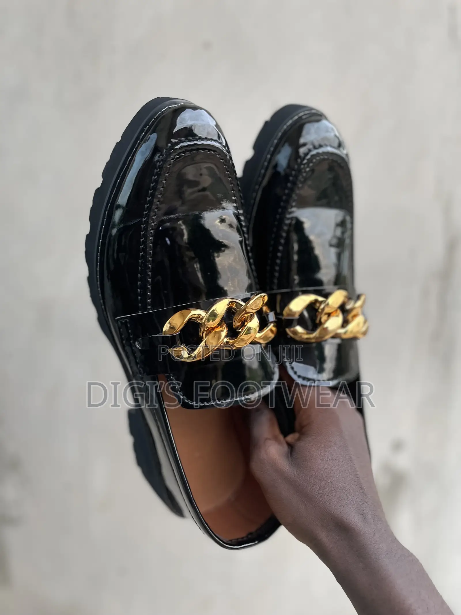 Black Mirror Shoe With Chain