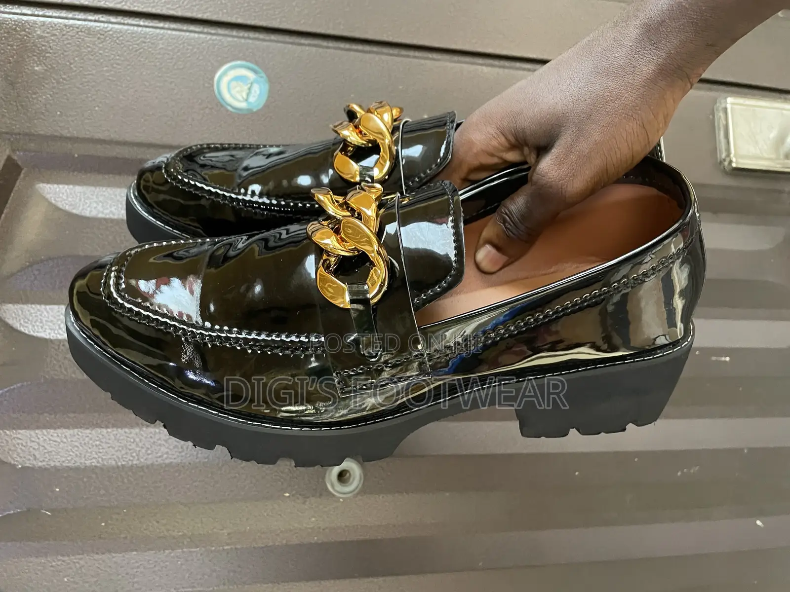 Black Mirror Shoe With Chain