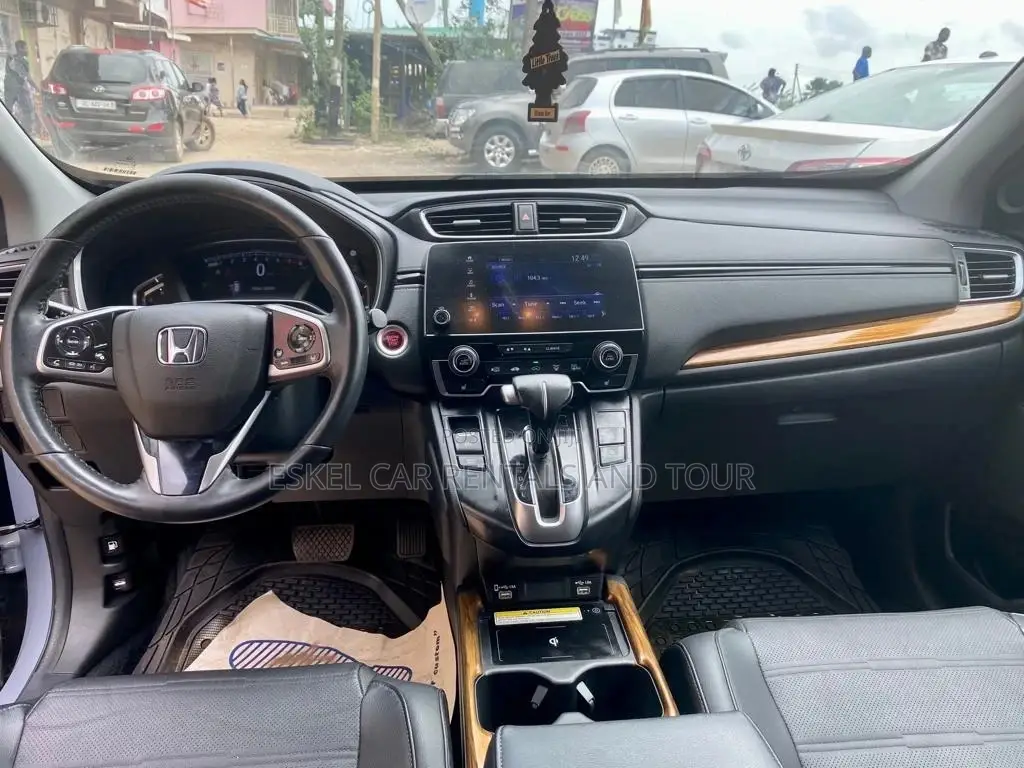 Honda Cr-v for Rent Comes With a Driver