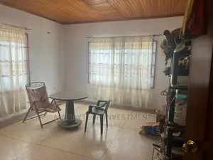 8bdrm Mansion in Tema Metropolitan for sale