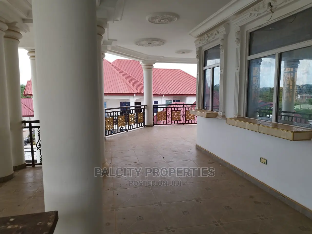 8bdrm Mansion in Hilltop, Kumasi Metropolitan for sale