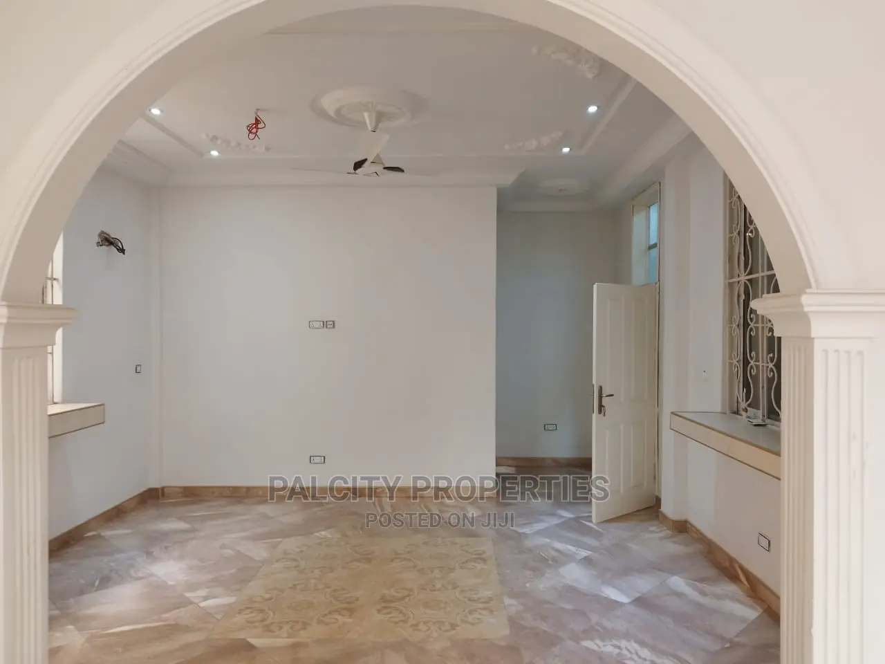 8bdrm Mansion in Hilltop, Kumasi Metropolitan for sale