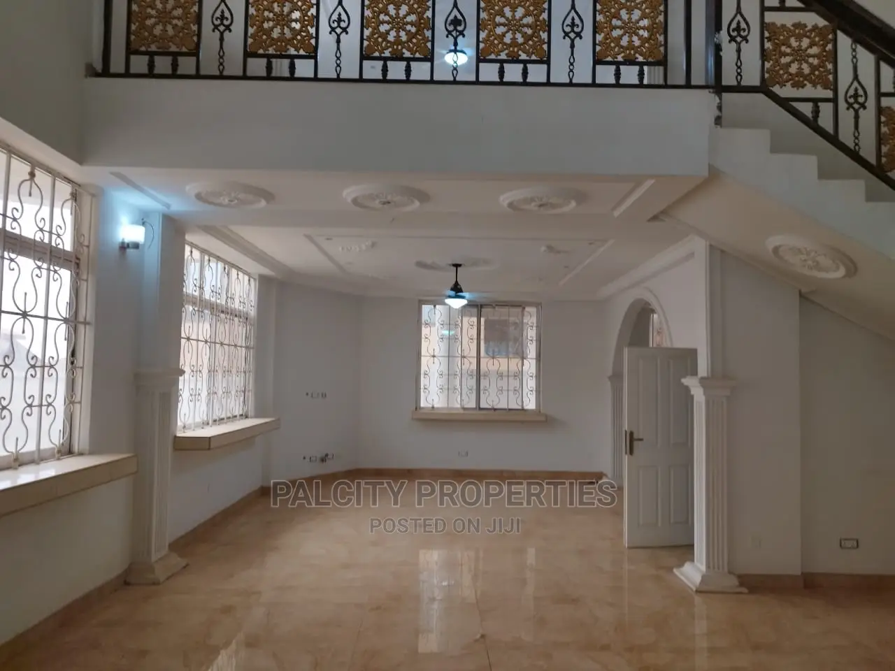8bdrm Mansion in Hilltop, Kumasi Metropolitan for sale