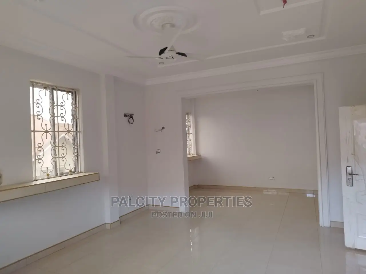 8bdrm Mansion in Hilltop, Kumasi Metropolitan for sale