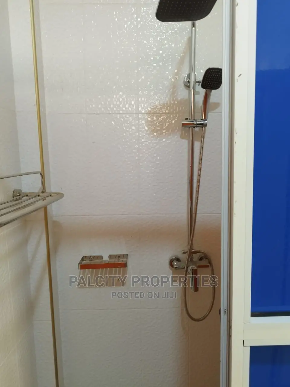 8bdrm Mansion in Hilltop, Kumasi Metropolitan for sale