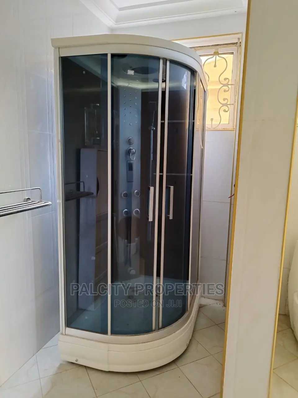 8bdrm Mansion in Hilltop, Kumasi Metropolitan for sale