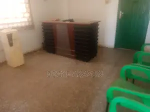 5bdrm House in Up Road Access Bank, East Legon for rent