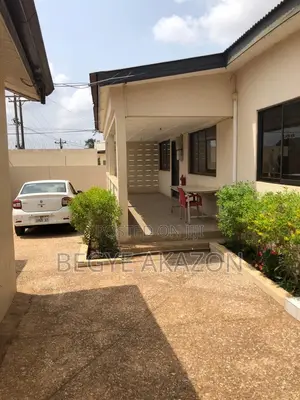 5bdrm House in Up Road Access Bank, East Legon for rent