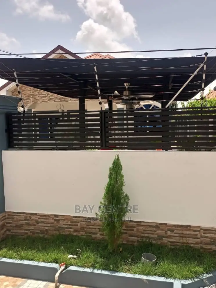 Morden Pergola