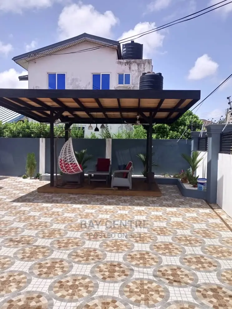 Morden Pergola