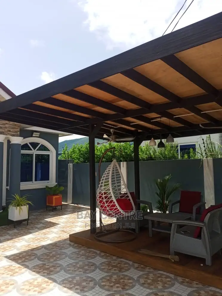 Morden Pergola