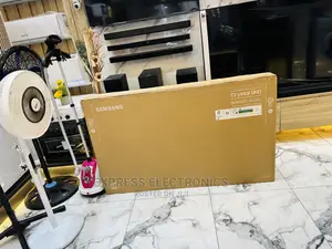 Samsung UHD Smart 55”Au8000 Tv Glossy Display