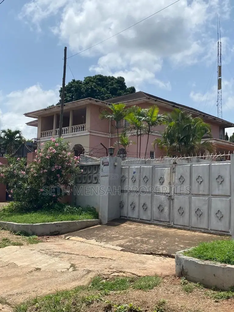 5bdrm House in Dzorwulu for sale