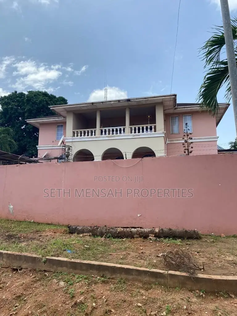 5bdrm House in Dzorwulu for sale