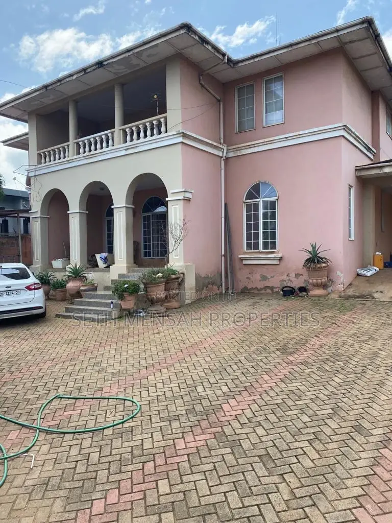 5bdrm House in Dzorwulu for sale