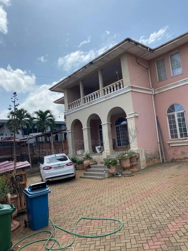 5bdrm House in Dzorwulu for sale